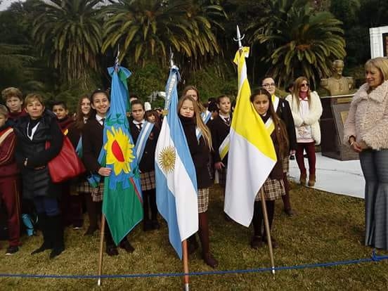 4° Grado presente en la Escuela de Prefectura